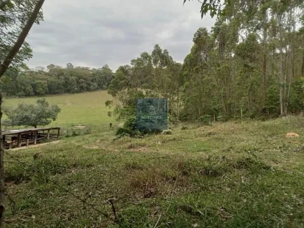 Uma excelente oportunidade para quem busca amplitude, contato com a natureza e investimento seguro, em uma das regiões mais valorizadas de Atibaia, com 5 alqueires, totalizando aproximadamente 121.000 m²!