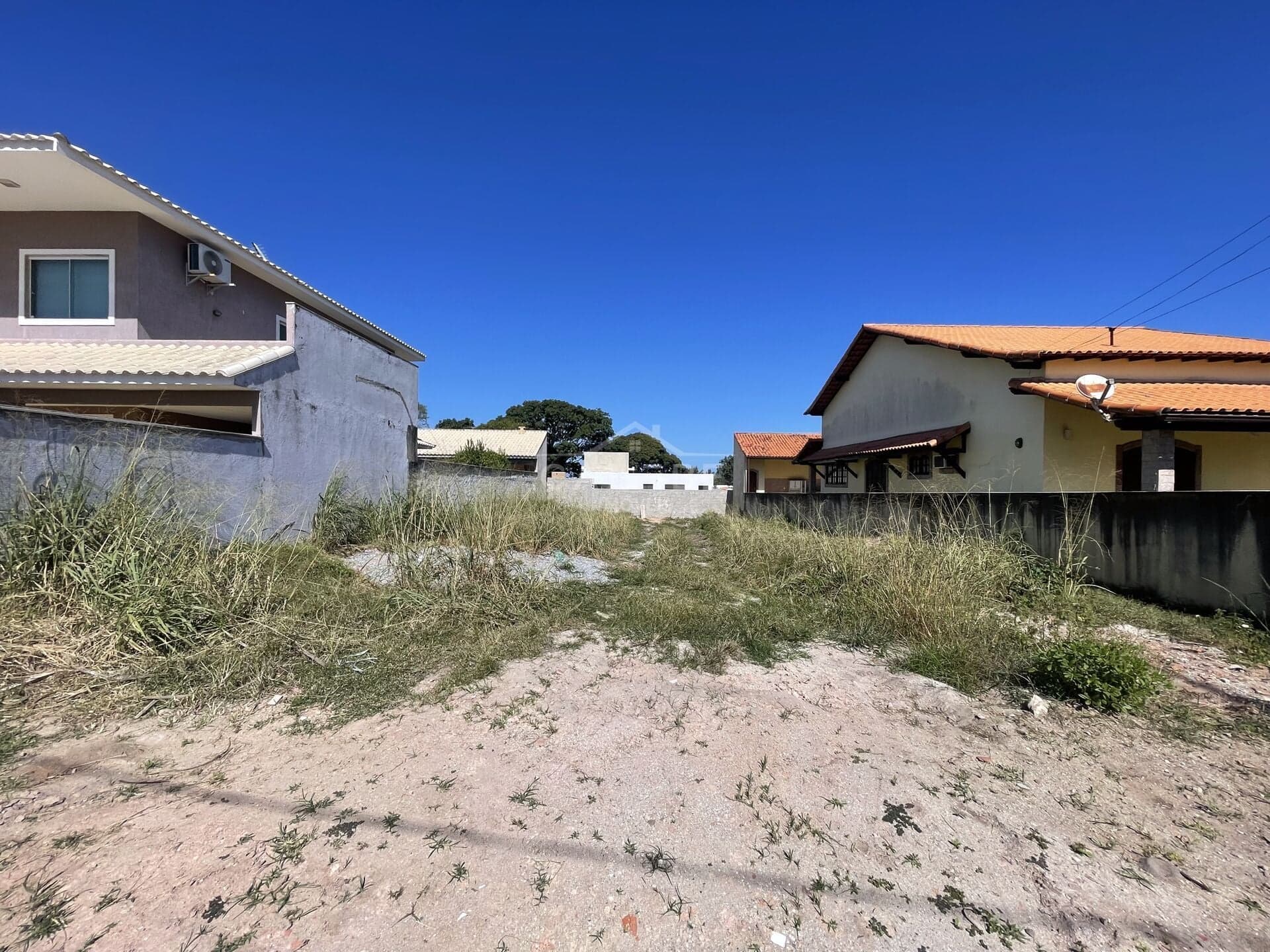 TERRENO EM COND. FECHADO - 360m2 - R$160.000,00 / PRAIA SECA - Araruama/RJ