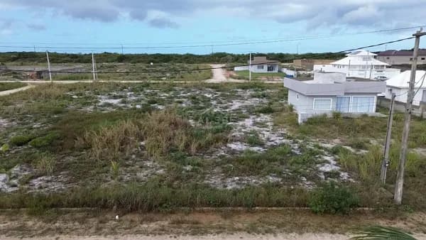 TERRENO EM CONDOMÍNIO FECHADO COM ACESSO A LAGOA - R$180.000,00 - ARRAIAL DO CABO
