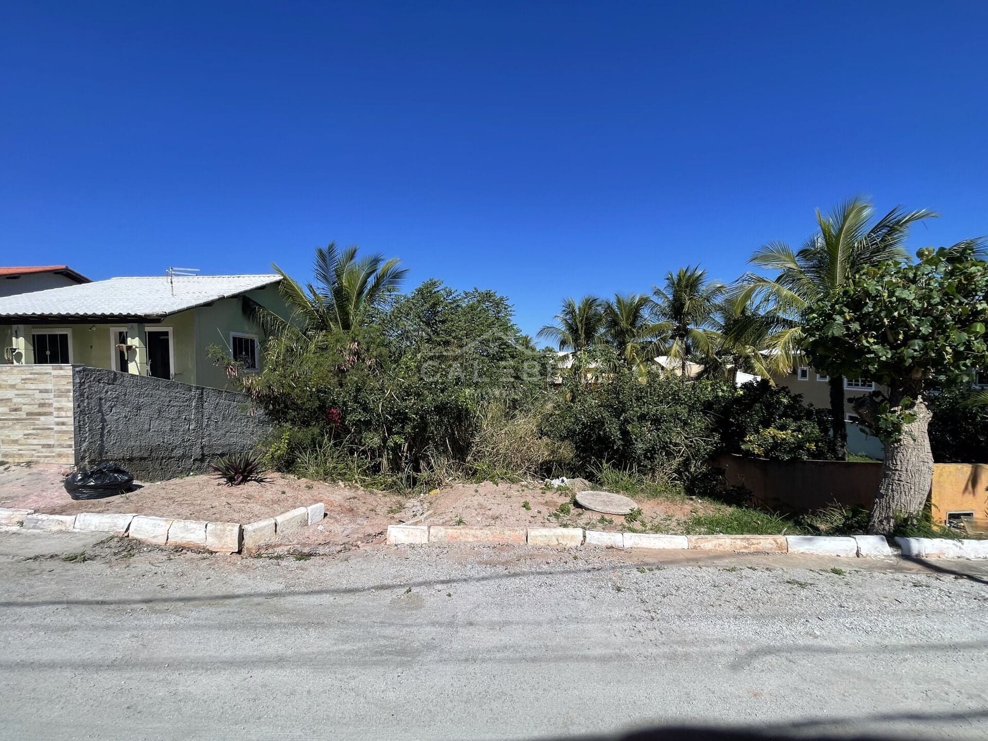 TERRENO EM COND. FECHADO - 360m2 - R$160.000,00 / PRAIA SECA - Araruama/RJ