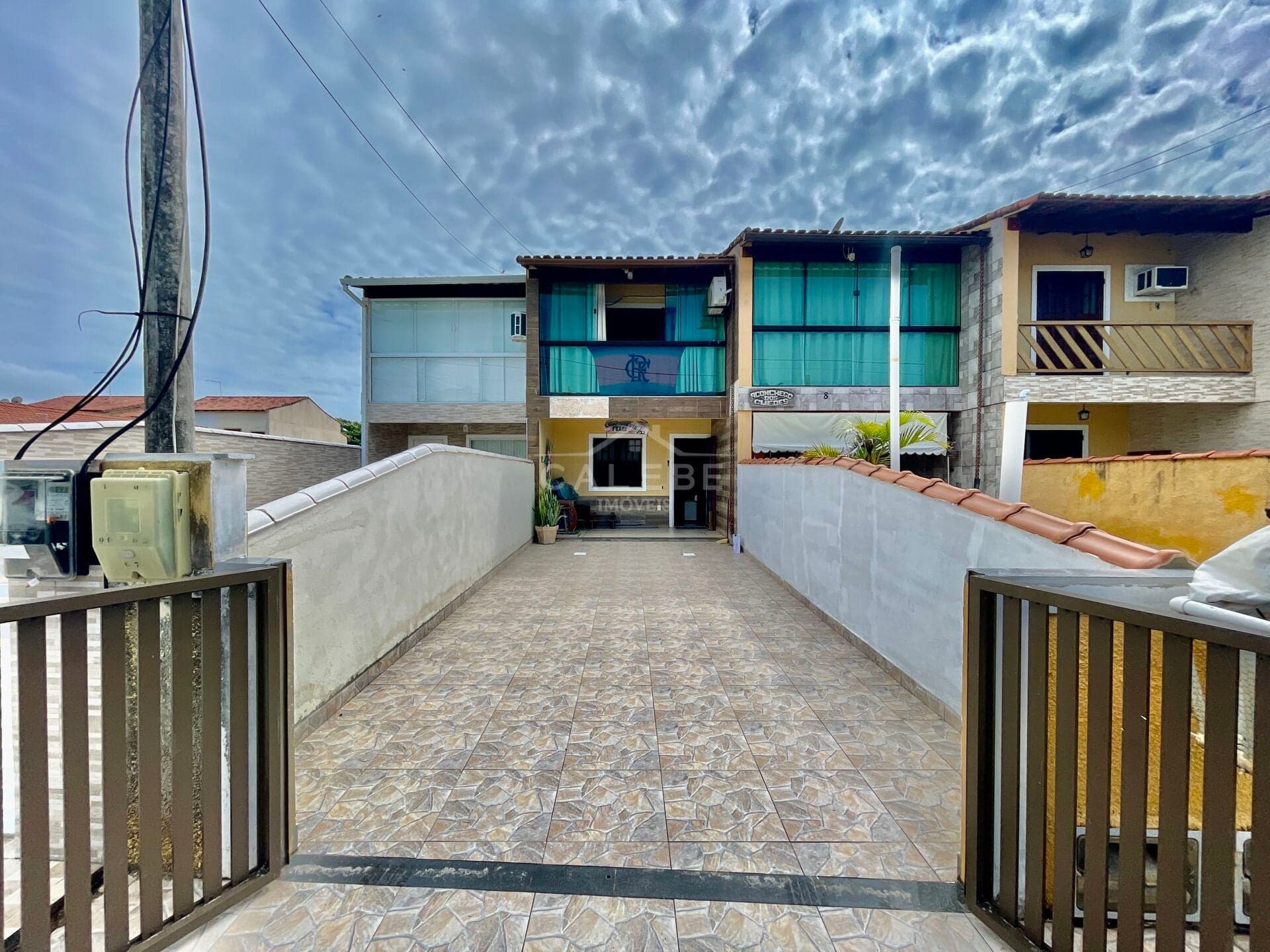 DUPLEX PRÓXIMO A LAGOA - 2 QUARTOS (SUÍTES) - R$400.000,00 / PRAIA SECA - ARARUAMA/RJ