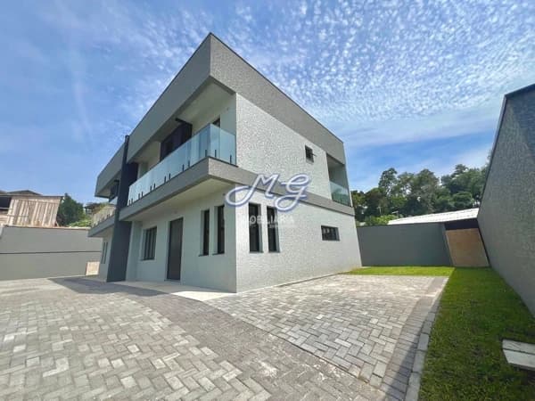 Sobrado à venda no bairro Centro em Quatro Barras/PR