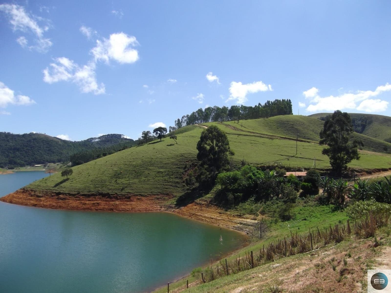 Fazenda na represa de Paraibuna
