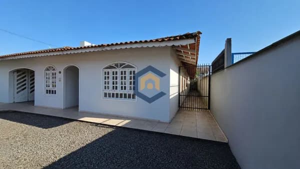 Casa Térrea averbada a venda no bairro Guanabara