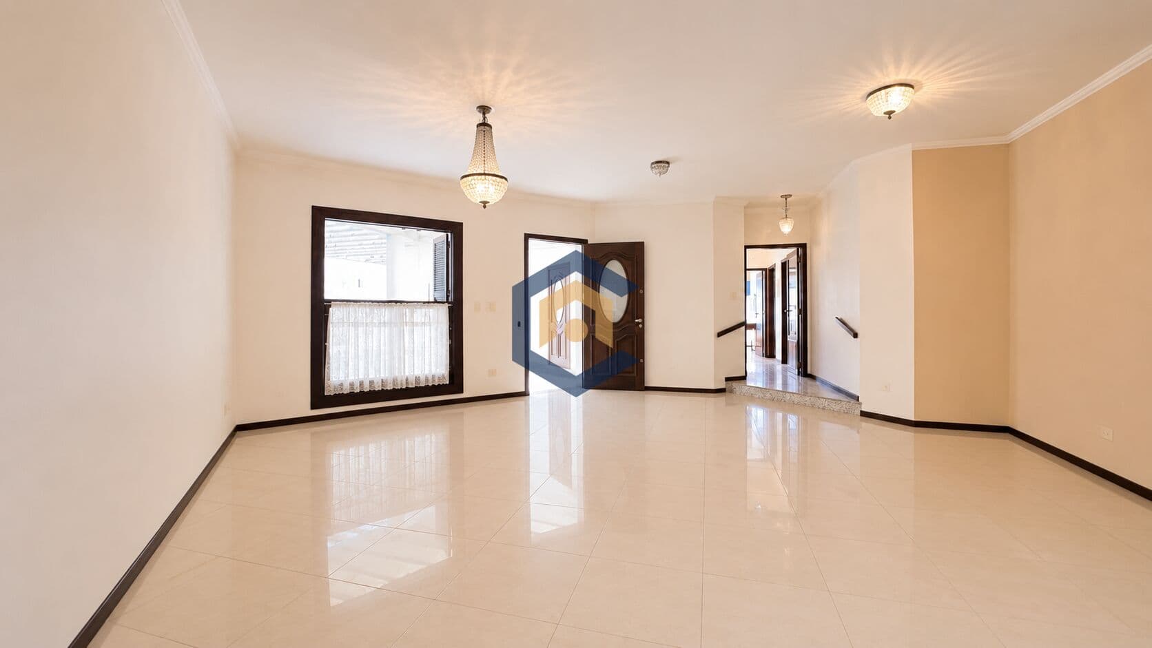 Linda casa a venda com 3 quartos no bairro Glória em Joinville/SC