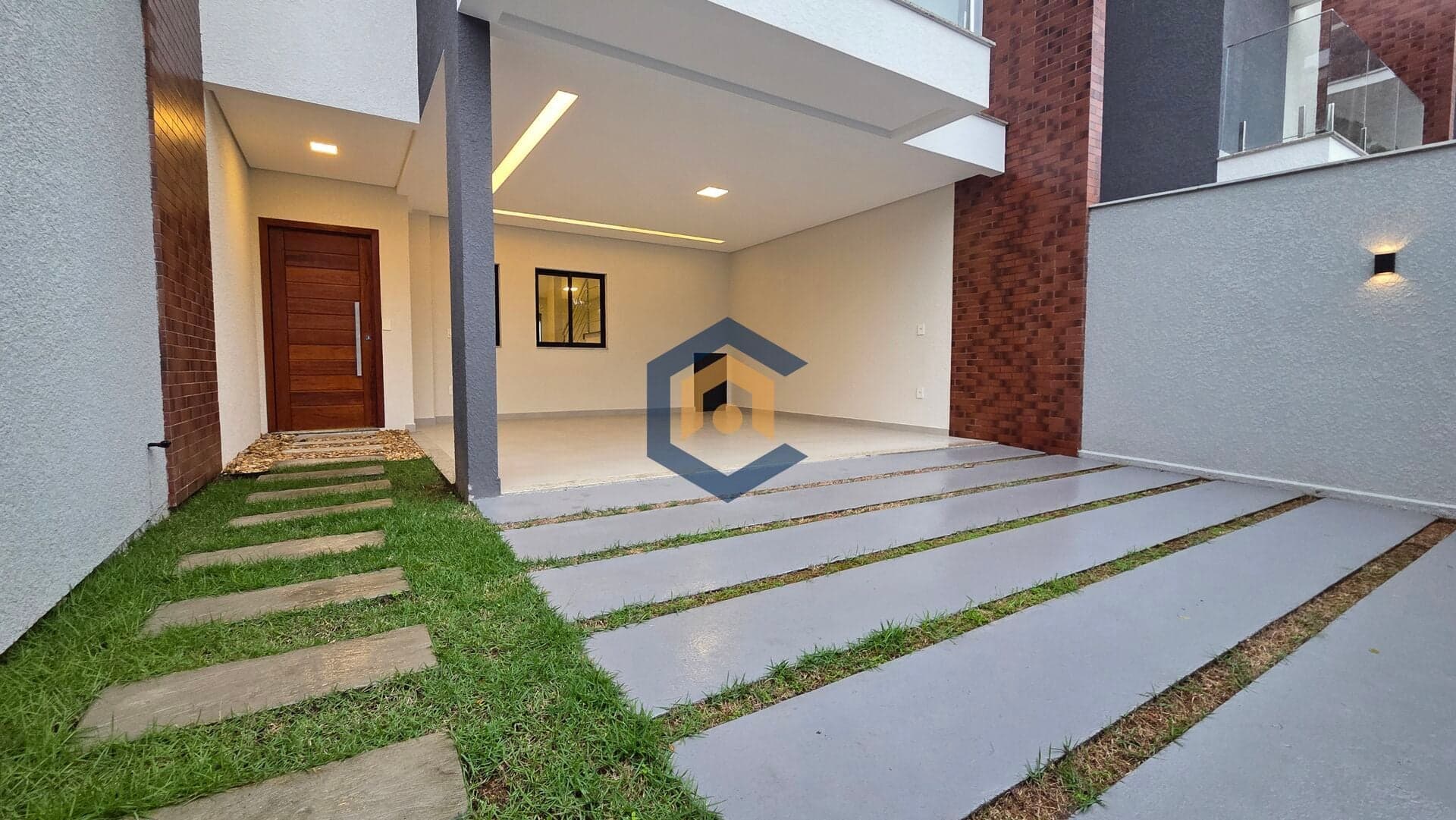 Casa Sobrado no Bairro América, em Frente ao Parque das Águas - Joinville/SC