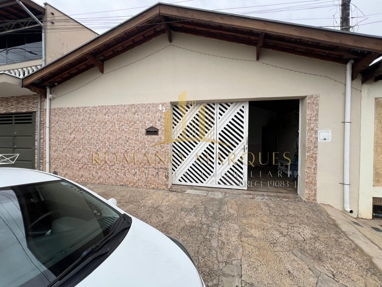 Bela casa com amplo quintal e excelente espaço para toda a família!