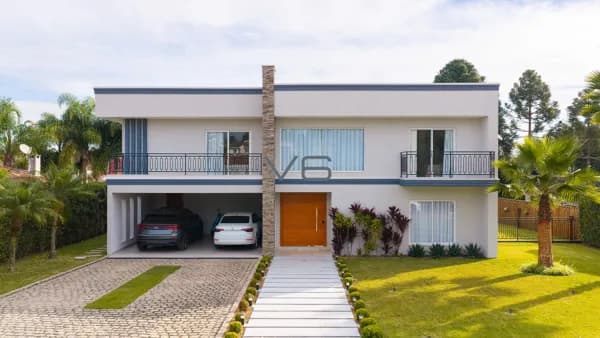 Casa em Condomínio com428m² privativos, 4 quartos, 6 vagas de garagem, em Campo Largo da Roseira, São José dos Pinhais-PR.
