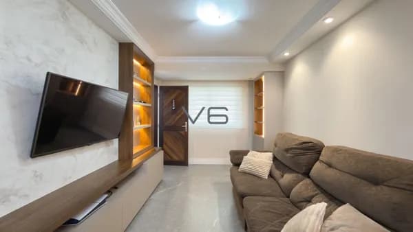 Casa Triplex com 123,87m² privativos, 3 quartos, 2 vagas de garagem, no Orleans, Curitiba - PR.