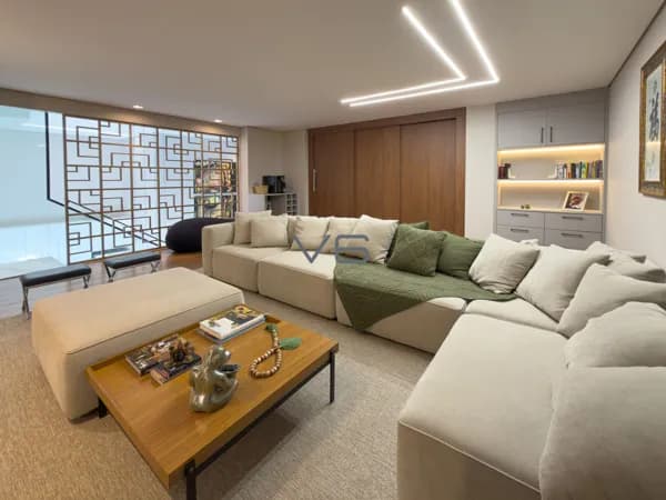 Apartamento Garden Alto Padrão com 4 suítes, 2 vagas de garagem, 225m² privativos, nas Mercês, Curitiba - PR.