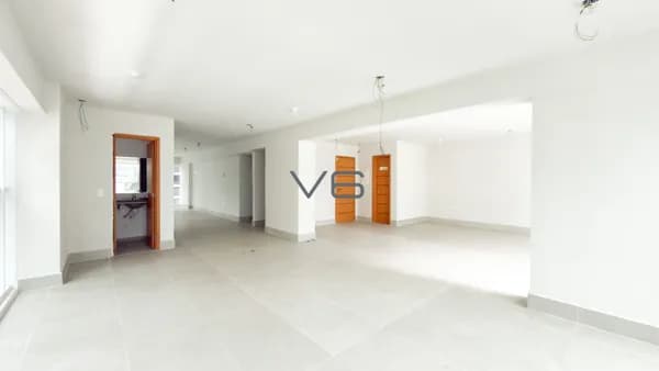 Sala Comercial Padrão com 147m² no Batel, Curitiba-PR.