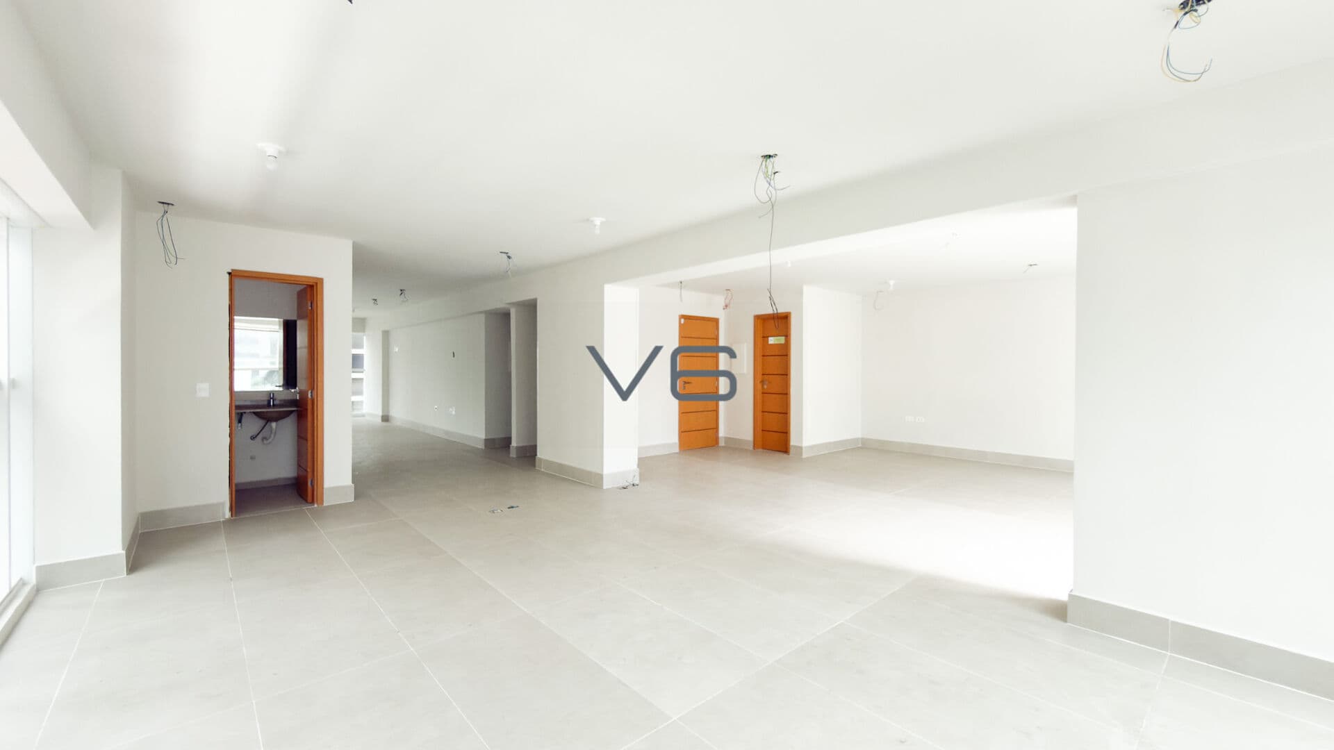 Sala Comercial Padrão com 147m² no Batel, Curitiba-PR.