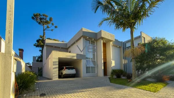 Casa Alto Padrão em Condomínio com 413m² privativos, 4 quartos, 4 vagas de garagem, no Butiatuvinha, Curitiba - PR.