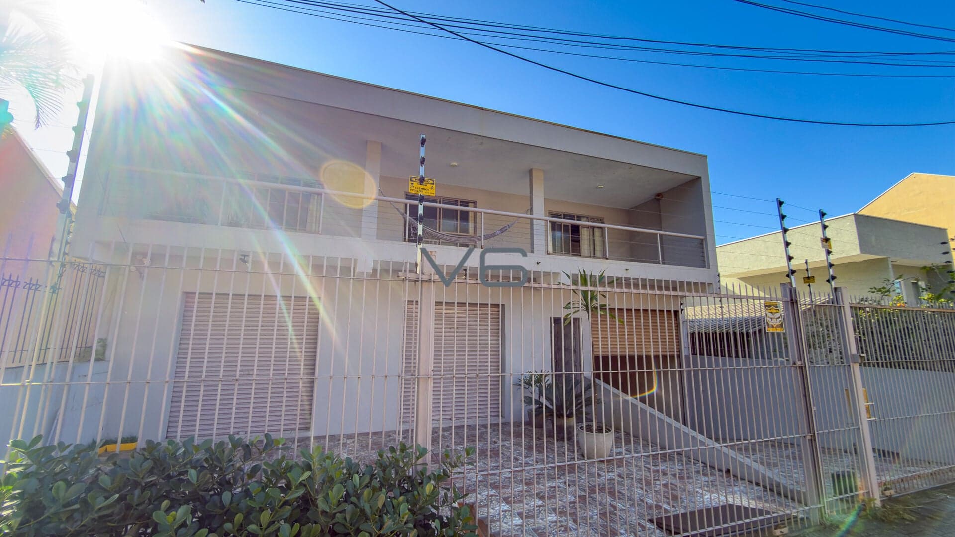 Casa Alto Padrão com 385,58m² privativos,4 quartos, 5 vagas de garagem, no Boqueirão, Curitiba - PR.