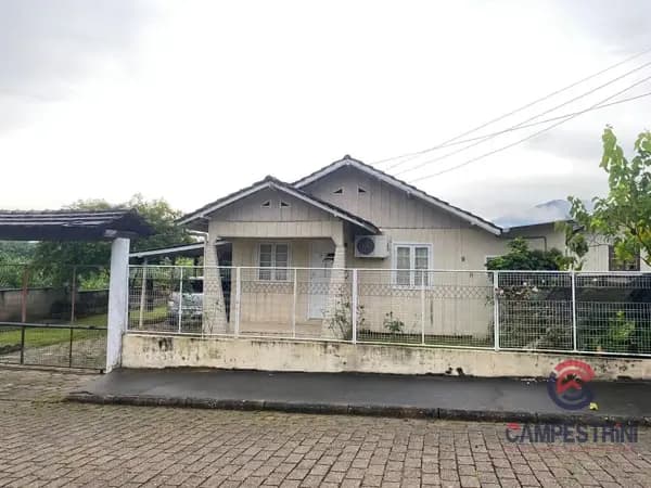 Casa à venda no bairro Centro em Rio dos Cedros/SC