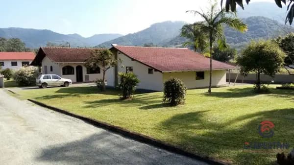 Casa à venda no bairro Centro em Rio dos Cedros/SC