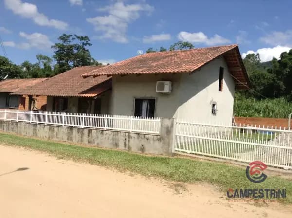 Casa à venda no bairro Cedro Alto em Rio dos Cedros/SC