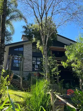 Casa à venda no bairro Alto Cedros em Rio dos Cedros/SC