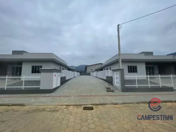 Casa à venda no bairro Divinéia em Rio dos Cedros/SC