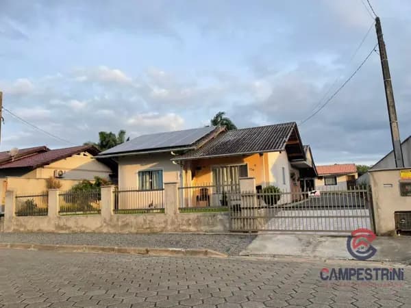 Casa à venda no bairro Centro em Rio dos Cedros/SC