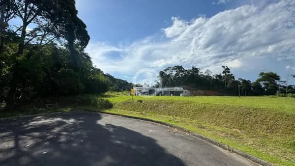 Terreno plano à venda no Loteamento Catarina de Alexandria