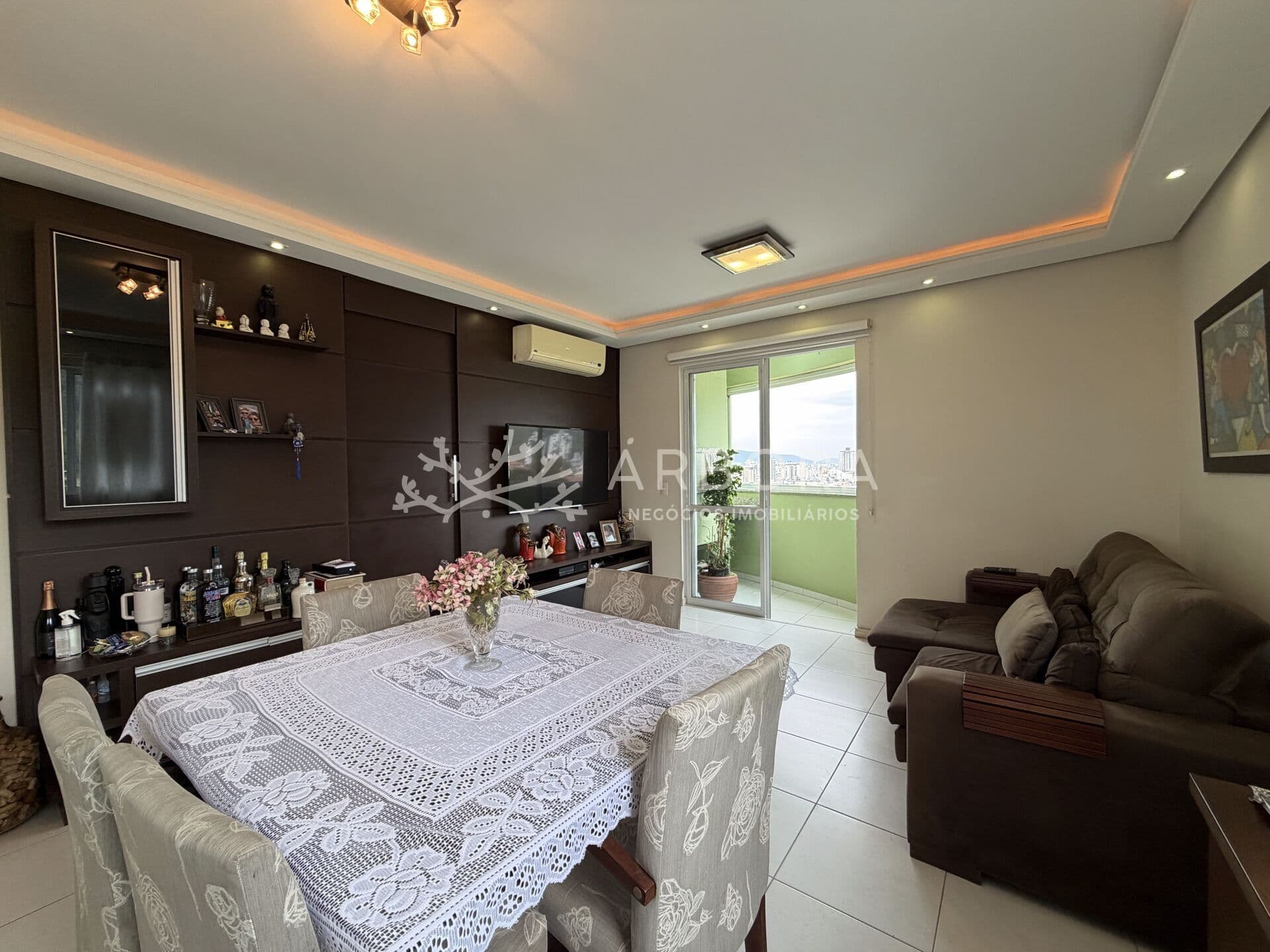 Apartamento semimobiliado 2 quartos, 1 suíte, 1 vaga, no Jardim Cidade de Florianópolis - São José