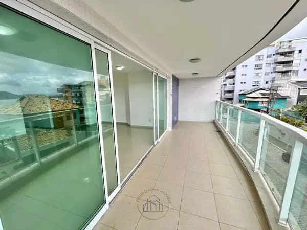 Apartamento com 3 quartos, sendo 1 suíte na Praia do Pecado, Macaé/RJ