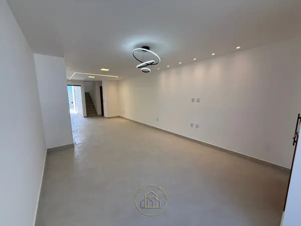 Casa à venda no Jardim Guanabara, Macaé/RJ com 3 suítes, churrasqueira e 140 m² de área construída