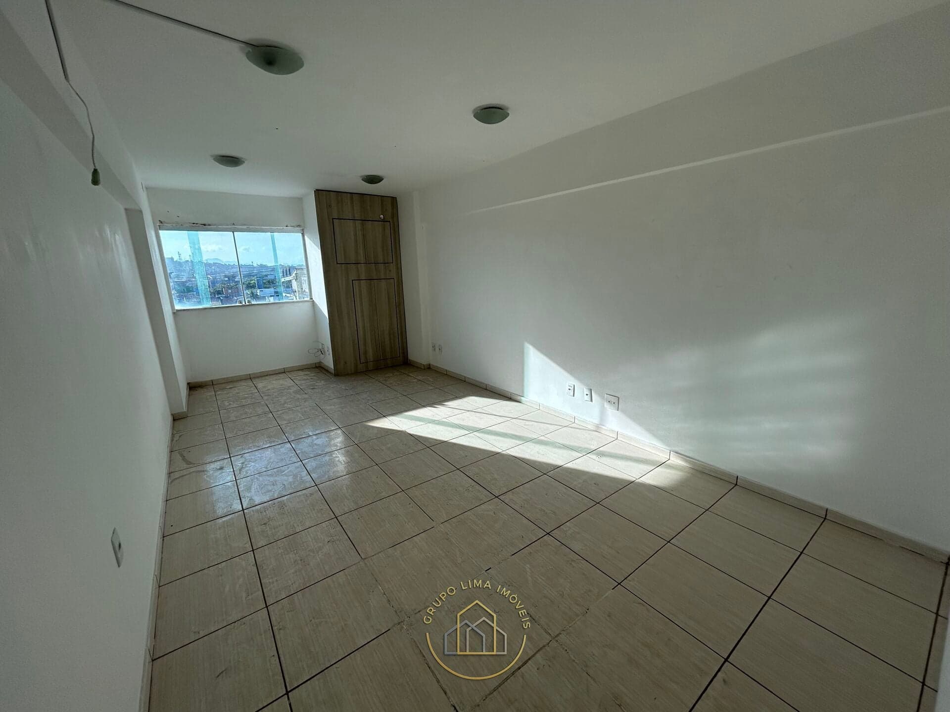 Excelente Sala Comercial para Locação nos Cavaleiros, Macaé/RJ
