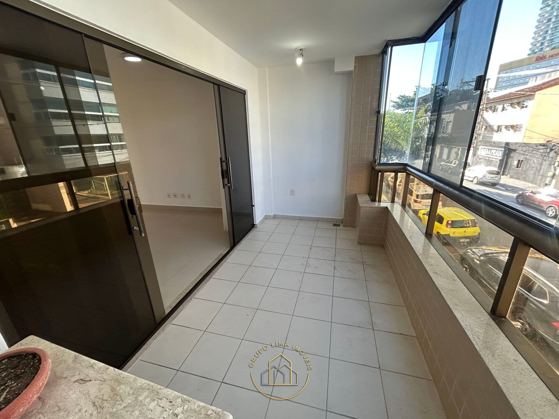 Apartamento vista mar à venda nos Cavaleiros, Macaé/RJ