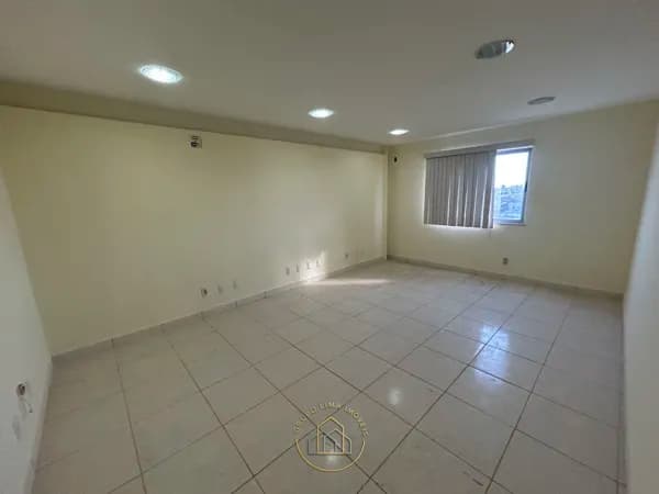 Sala Comercial à Venda em Edifício com 41,78m² e 2 Ambientes, Alto dos Cajueiros, Macaé/RJ