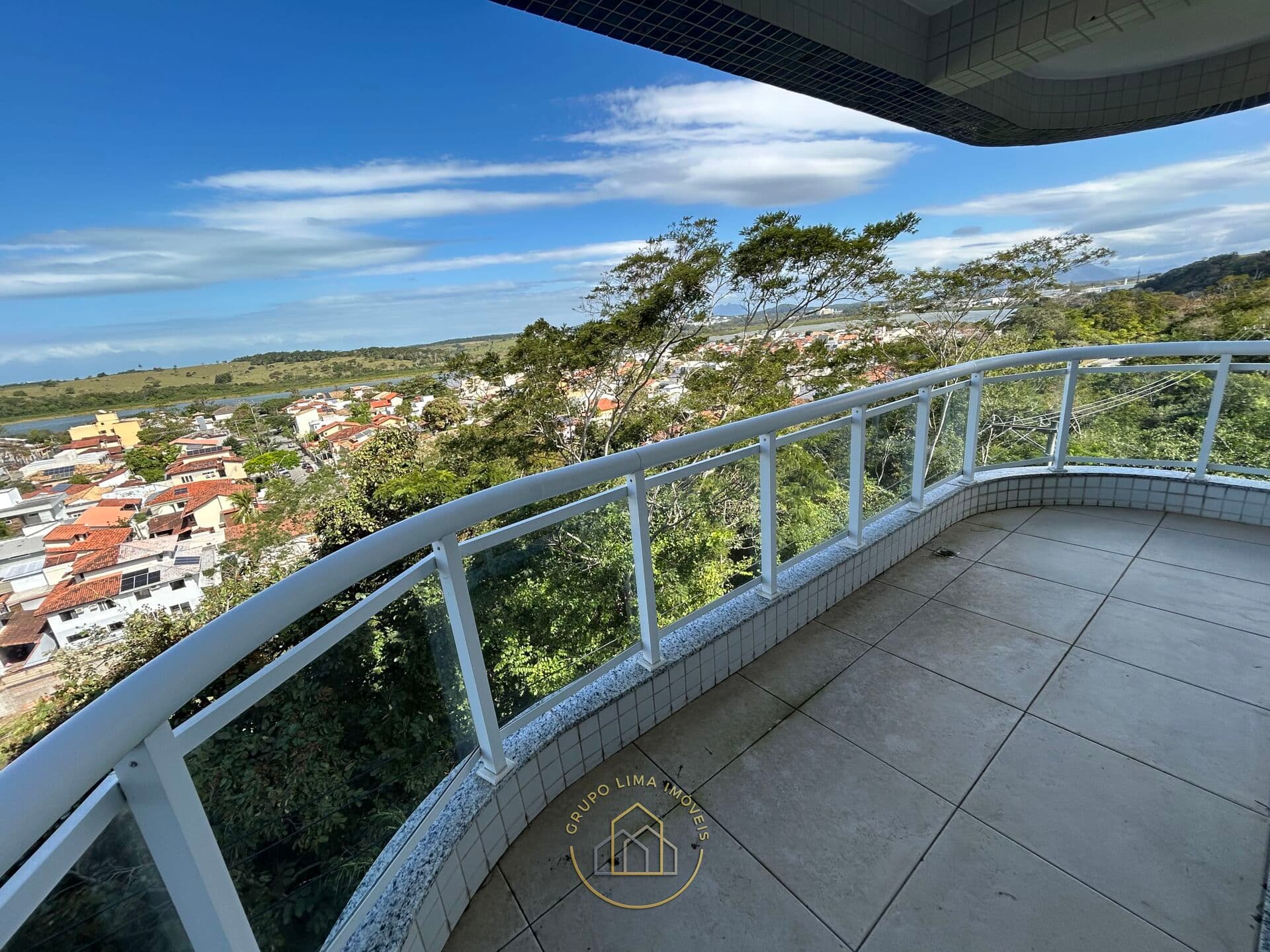 Apartamento com vista para lagoa, 2 quartos, sendo 1 suíte no Jardim Guanabara, Macaé/RJ