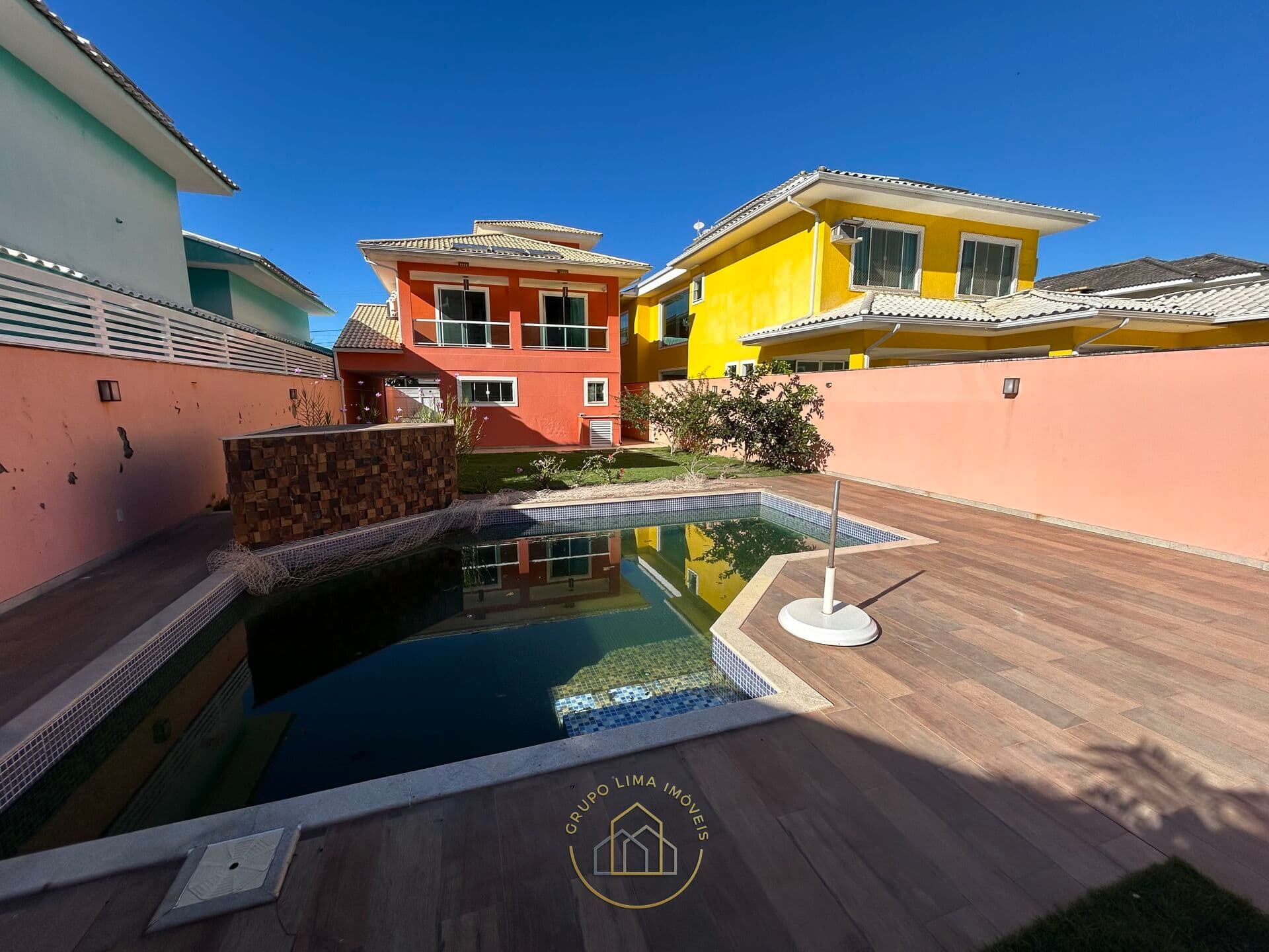 Casa com 4 quartos, sendo 1 suíte no Vale dos Cristais, Lagoa, Macaé/RJ