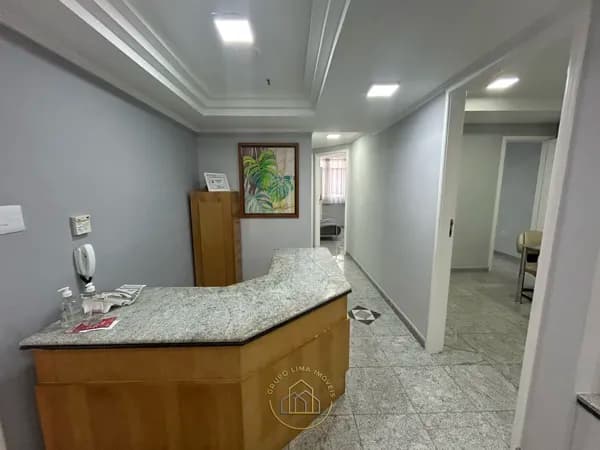Sala comercial com 2 salas privativas, recepção 2 ambientes, cozinha e banheiro no Centro, Macaé/RJ