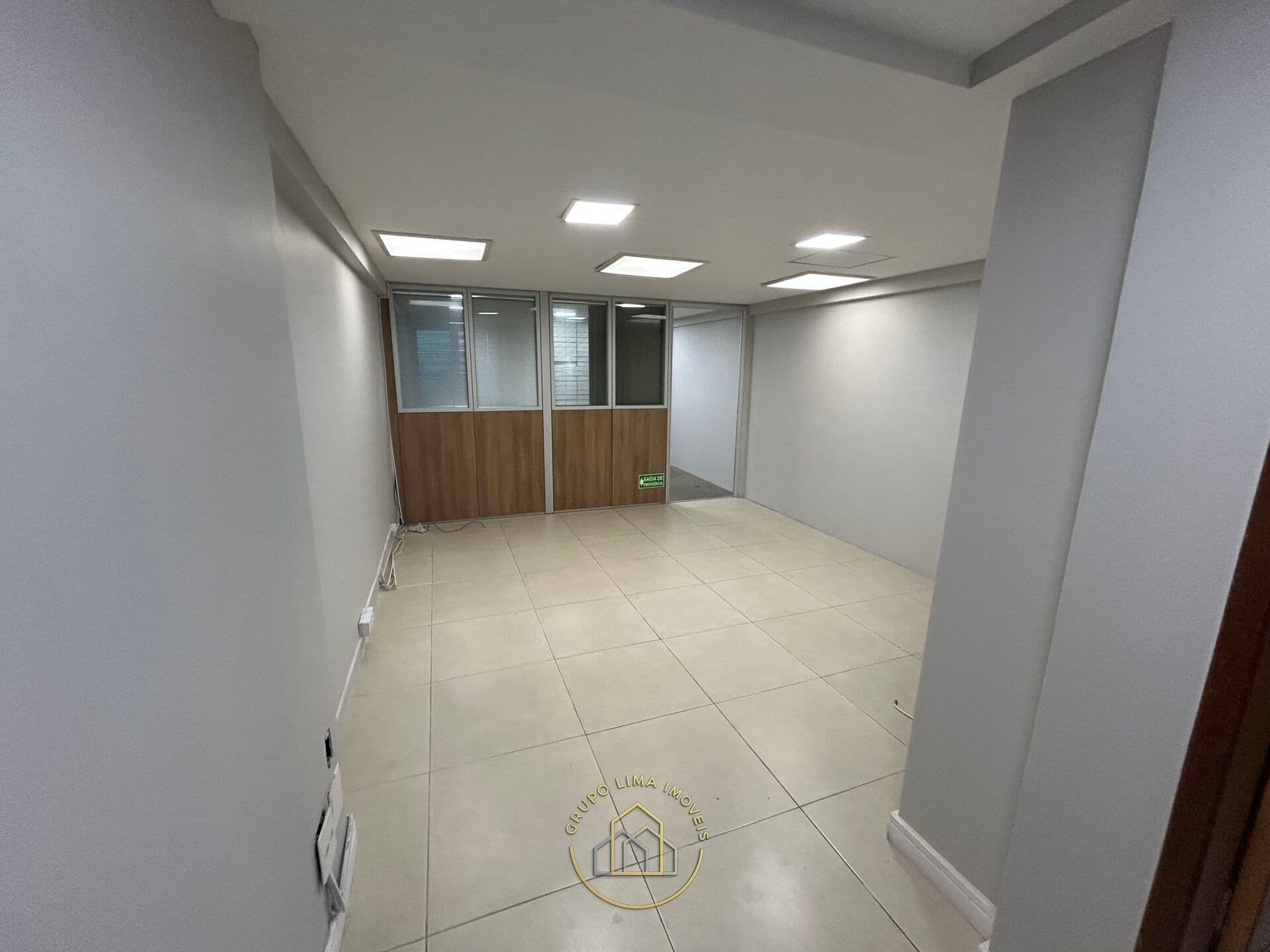 Sala Comercial com Vista para o Mar à Venda nos Cavaleiros, Macaé/RJ
