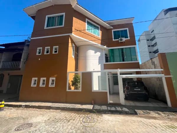 Casa com 5 quartos, sendo 1 suíte no Centro, Macaé/RJ