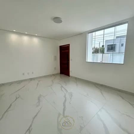 Casa à Venda no Vale das Palmeiras, Macaé/RJ