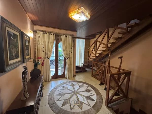 Casa à venda no Novo Horizonte em Macaé/RJ | 5 quartos, 3 suítes, área gourmet e 290 m² de área construída