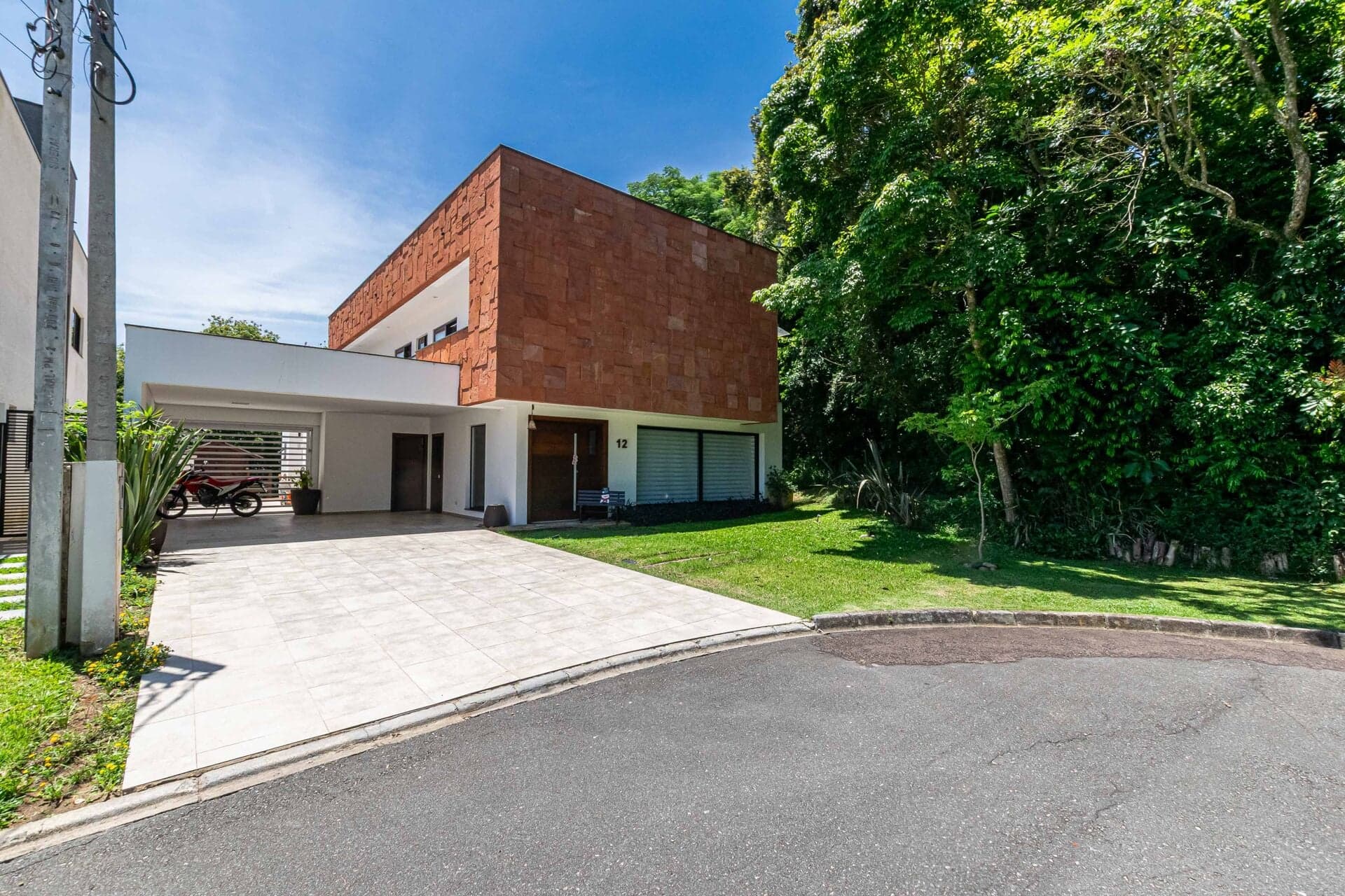 Casa em Condomínio, 4 quartos, 2 suítes e 2 demi, 5 vagas de garagem no Abranches