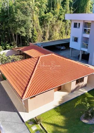 Casa com 3 dormitórios (1 suíte)