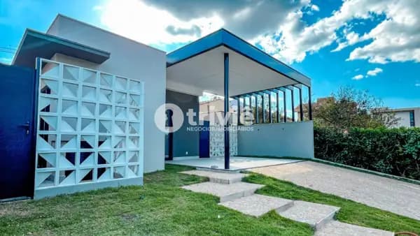 Casa à Venda no Aurora Village | 3 Suítes | Piscina | Acabamento Premium