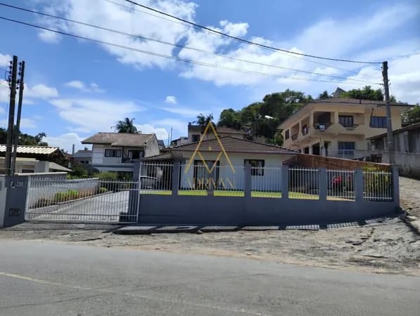 Casa Padrão no bairro Jaraguá Esquerdo