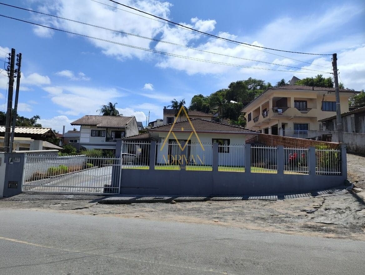 Casa Padrão no bairro Jaraguá Esquerdo