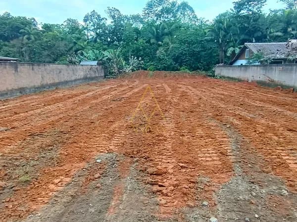 Terreno no bairro Bracinho