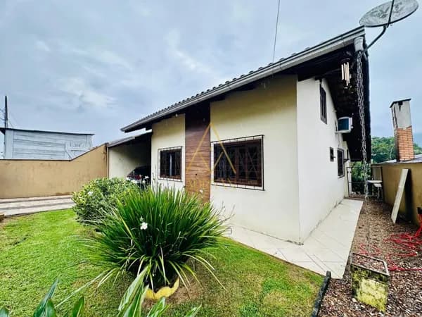 Casa Padrão no bairro Jaraguá Esquerdo