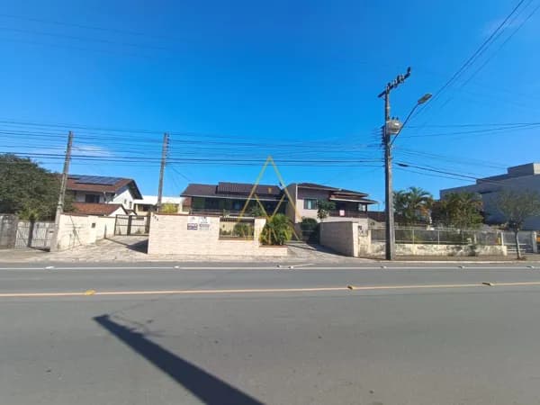 Casa comercial no bairro Nova Brasília