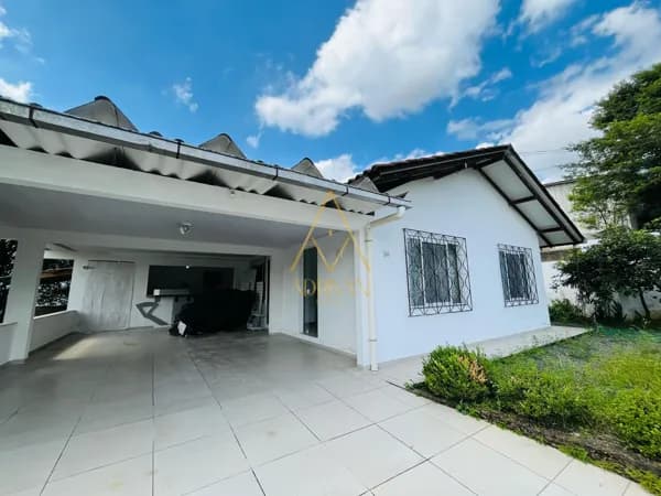 Casa Padrão no bairro Vila Lenzi