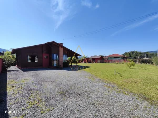 Casa Padrão no bairro Santa Luzia