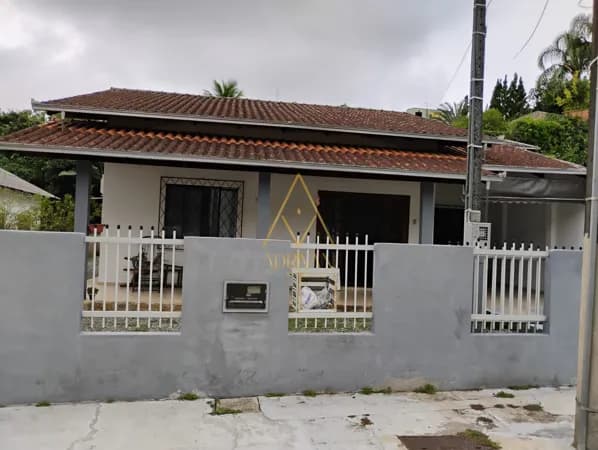 Casa Padrão no bairro Vila Lenzi