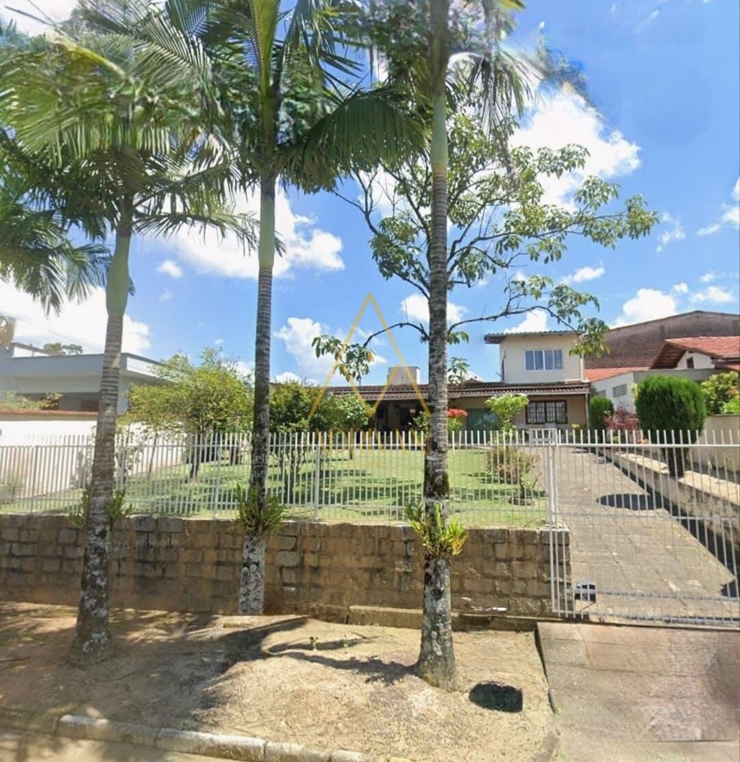 Casa Padrão no bairro Vila Lenzi
